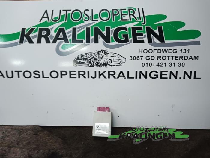 Usagé Ordinateur éclairage BMW X5 (E53) 3.0 24V Prix € 9,99 Règlement à la marge proposé par Autosloperij Kralingen B.V.