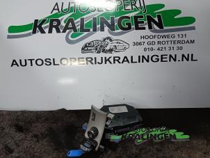Used Electronic ignition key BMW 7 serie (E65/E66/E67) 730d 24V Price on request offered by Autosloperij Kralingen B.V.