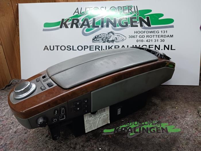 Begagnade Armstöd BMW 7 serie (E65/E66/E67) 730d 24V Pris € 199,99 Marginaltabell erbjuds av Autosloperij Kralingen B.V.