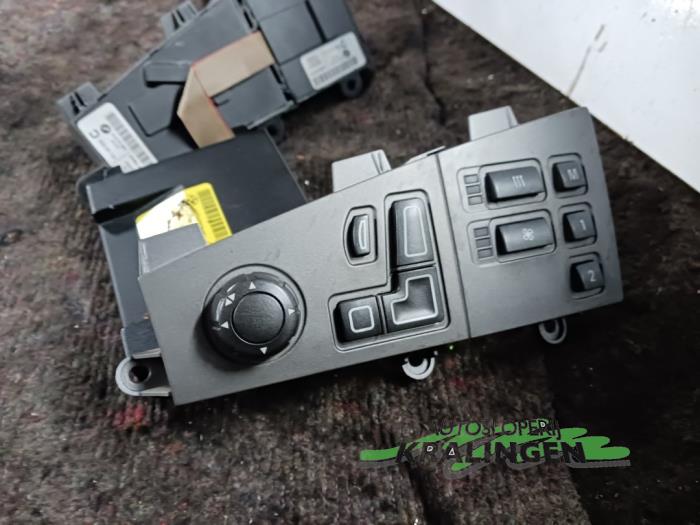 Electric seat switch from a BMW 7 serie (E65/E66/E67) 730d 24V 2005