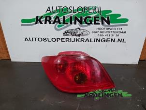 Używane Tylne swiatlo pozycyjne lewe Peugeot 307 (3A/C/D) 2.0 16V Cena € 25,00 Procedura marży oferowane przez Autosloperij Kralingen B.V.