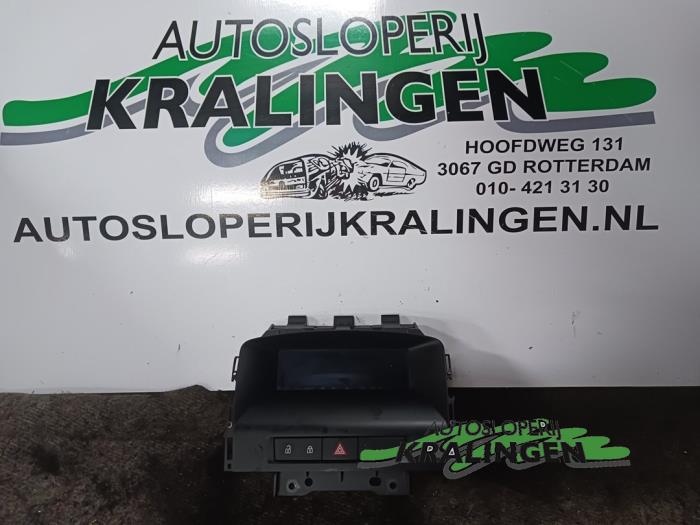 Begagnade Innerdisplay Opel Astra J (PC6/PD6/PE6/PF6) 1.7 CDTi 16V 125 Pris € 25,00 Marginaltabell erbjuds av Autosloperij Kralingen B.V.