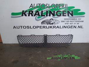 Używane Grill Toyota Yaris (P1) 1.5 T Sport 16V VVT-i Cena € 35,00 Procedura marży oferowane przez Autosloperij Kralingen B.V.