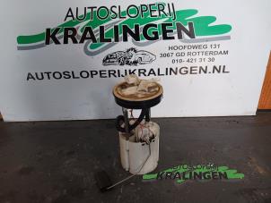 Używane Pompa benzynowa Nissan Almera (N16) 1.5 16V Cena € 50,00 Procedura marży oferowane przez Autosloperij Kralingen B.V.