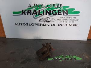 Używane Zacisk hamulcowy prawy tyl Nissan Almera (N16) 1.5 16V Cena € 35,00 Procedura marży oferowane przez Autosloperij Kralingen B.V.