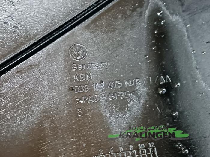Ventildeckel van een Volkswagen Caddy III (2KA,2KH,2CA,2CH) 2.0 SDI 2004