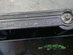 Ventildeckel van een Volkswagen Caddy III (2KA,2KH,2CA,2CH) 2.0 SDI 2004