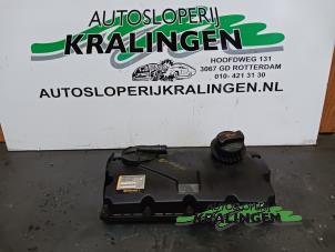 Ventildeckel van een Volkswagen Caddy III (2KA,2KH,2CA,2CH) 2.0 SDI 2004
