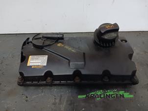 Ventildeckel van een Volkswagen Caddy III (2KA,2KH,2CA,2CH) 2.0 SDI 2004