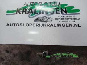 Używane Wkladka zamka drzwiowego lewa Volkswagen Lupo (6X1) 1.2 TDI 3L Cena € 50,00 Procedura marży oferowane przez Autosloperij Kralingen B.V.
