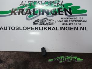 Używane Przelacznik elektrycznej szyby Volkswagen Lupo (6X1) 1.2 TDI 3L Cena € 10,00 Procedura marży oferowane przez Autosloperij Kralingen B.V.