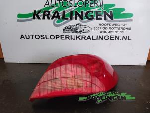 Używane Tylne swiatlo pozycyjne lewe Peugeot 307 (3A/C/D) 1.6 16V Cena € 35,00 Procedura marży oferowane przez Autosloperij Kralingen B.V.