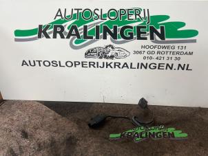 Używane Przekaznik pompy paliwa Volkswagen Golf V (1K1) 2.0 FSI 16V Cena € 35,00 Procedura marży oferowane przez Autosloperij Kralingen B.V.