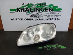 Used Headlight, left Volkswagen Touran (1T1/T2) 2.0 FSI 16V Price € 25,00 Margin scheme offered by Autosloperij Kralingen B.V.