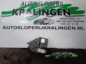 Używane Silnik szyby drzwiowej Volkswagen Touran (1T1/T2) 2.0 FSI 16V Cena € 20,00 Procedura marży oferowane przez Autosloperij Kralingen B.V.