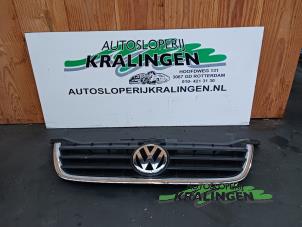 Used Grille Volkswagen Touran (1T1/T2) 2.0 FSI 16V Price € 50,00 Margin scheme offered by Autosloperij Kralingen B.V.
