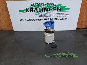 Gebrauchte Benzinpumpe Volkswagen Touran (1T1/T2) 2.0 FSI 16V Preis € 50,00 Margenregelung angeboten von Autosloperij Kralingen B.V.