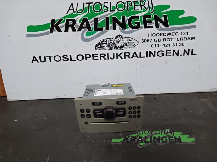 Radio CD player from a Opel Corsa D 1.2 16V 2006