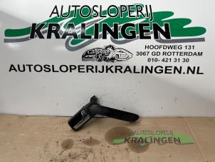 Używane Uchwyt reczny Volkswagen Lupo (6X1) 1.4 16V 75 Cena € 20,00 Procedura marży oferowane przez Autosloperij Kralingen B.V.