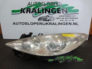 Used Headlight, left Peugeot 307 SW (3H) 1.6 16V Price € 100,00 Margin scheme offered by Autosloperij Kralingen B.V.