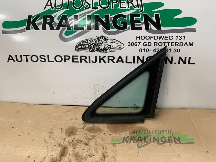 Usados Ventanilla triangular izquierda delante Volkswagen Caddy III (2KA,2KH,2CA,2CH) 2.0 SDI Precio € 50,00 Norma de margen ofrecido por Autosloperij Kralingen B.V.