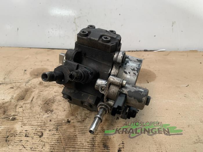 Mechanical fuel pump from a Peugeot Boxer (U9) 2.2 HDi 130 Euro 5 2012