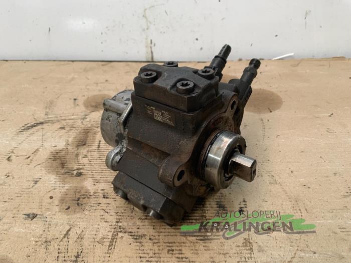 Mechanical fuel pump from a Peugeot Boxer (U9) 2.2 HDi 130 Euro 5 2012