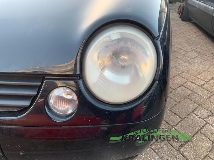 Headlight, left from a Volkswagen Lupo (6X1) 1.4 16V 75 2001