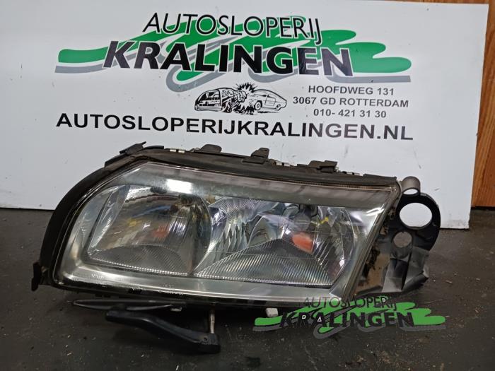 Używane Reflektor lewy Volvo S80 (TR/TS) 2.9 SE 24V Cena € 49,99 Procedura marży oferowane przez Autosloperij Kralingen B.V.