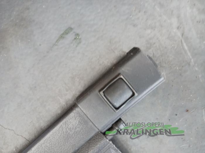 Luggage compartment cover from a BMW 3 serie Touring (E46/3) 318i 16V 2002