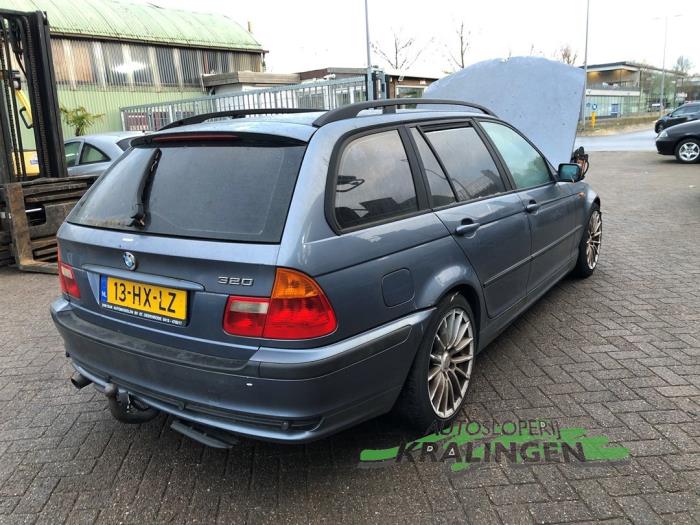 Luggage compartment cover from a BMW 3 serie Touring (E46/3) 318i 16V 2002