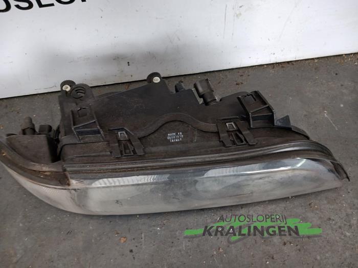 Headlight, right from a BMW 5 serie Touring (E39) 528i 24V 1997