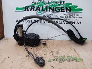 Used Sliding door motor, right Peugeot 1007 (KM) 1.4 Price € 275,00 Margin scheme offered by Autosloperij Kralingen B.V.