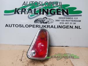 Usados Luz trasera derecha Austin Mini Open (R52) 1.6 16V One Precio € 40,00 Norma de margen ofrecido por Autosloperij Kralingen B.V.