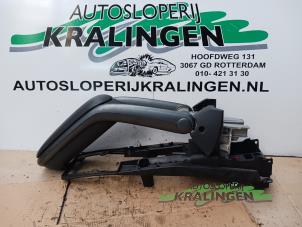 Used Armrest Austin Mini Open (R52) 1.6 16V One Price € 100,00 Margin scheme offered by Autosloperij Kralingen B.V.