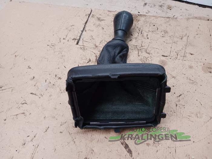 Gear stick cover from a Peugeot 206 SW (2E/K) 1.6 16V 2003