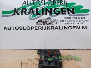Usagé Boîte à fusibles Renault Megane II Grandtour (KM) 1.6 16V Prix sur demande proposé par Autosloperij Kralingen B.V.