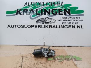 Used Front wiper motor Renault Clio III (BR/CR) 1.4 16V Price € 50,00 Margin scheme offered by Autosloperij Kralingen B.V.