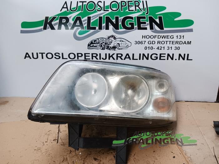 Używane Reflektor lewy Volkswagen Transporter T5 1.9 TDi Cena € 24,98 Procedura marży oferowane przez Autosloperij Kralingen B.V.