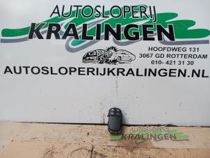 Używane Przelacznik elektrycznej szyby Ford Focus 1 1.6 16V Cena € 10,00 Procedura marży oferowane przez Autosloperij Kralingen B.V.