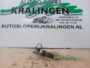 Usados Cerradura de contacto y llave Citroen C3 (FC/FL/FT) 1.4 Precio € 50,00 Norma de margen ofrecido por Autosloperij Kralingen B.V.