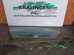 Używane Szyba drzwi prawych przednich wersja 4-drzwiowa Volkswagen Polo V (6R) 1.2 TDI 12V BlueMotion Cena € 50,00 Procedura marży oferowane przez Autosloperij Kralingen B.V.