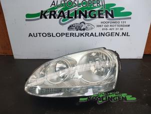 Usagé Phare gauche Volkswagen Golf V (1K1) 1.6 FSI 16V Prix € 75,00 Règlement à la marge proposé par Autosloperij Kralingen B.V.