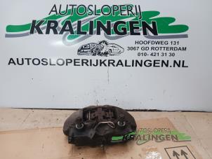 Używane Zacisk hamulcowy lewy przód Alfa Romeo 159 Sportwagon (939BX) 1.9 JTDm Cena € 100,00 Procedura marży oferowane przez Autosloperij Kralingen B.V.