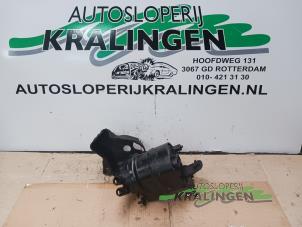 Używane Obudowa filtra paliwa Opel Meriva 1.7 CDTI 16V Cena € 50,00 Procedura marży oferowane przez Autosloperij Kralingen B.V.