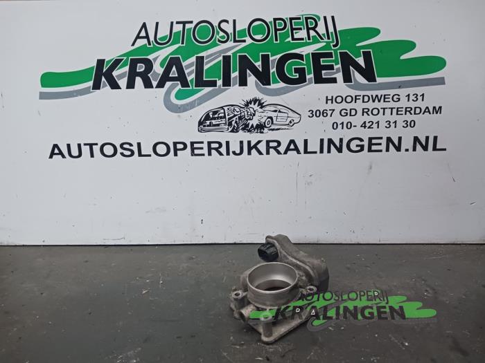 Używane Przepustnica Opel Signum (F48) 2.2 direct 16V Cena € 50,00 Procedura marży oferowane przez Autosloperij Kralingen B.V.