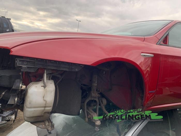 Begagnade Framskärm, vänster Alfa Romeo 159 Sportwagon (939BX) 1.9 JTDm Pris € 100,00 Marginaltabell erbjuds av Autosloperij Kralingen B.V.