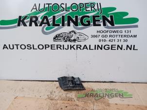 Usagé Support pare-chocs arrière gauche Peugeot 107 1.0 12V Prix € 20,00 Règlement à la marge proposé par Autosloperij Kralingen B.V.