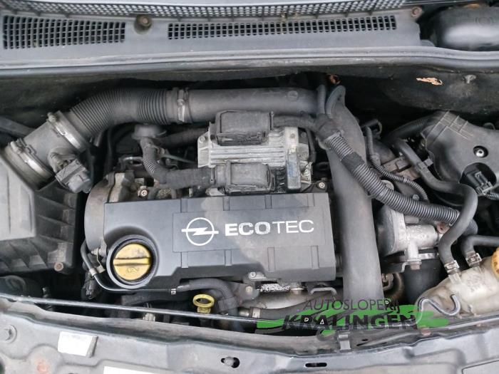 Motor van een Opel Meriva 1.7 CDTI 16V 2007
