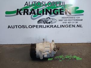Usados Bomba de aire acondicionado Volkswagen Polo IV (9N1/2/3) 1.4 16V Precio € 50,00 Norma de margen ofrecido por Autosloperij Kralingen B.V.